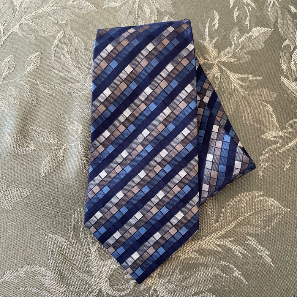 Van Heusen Tie - Blue w/Gray.